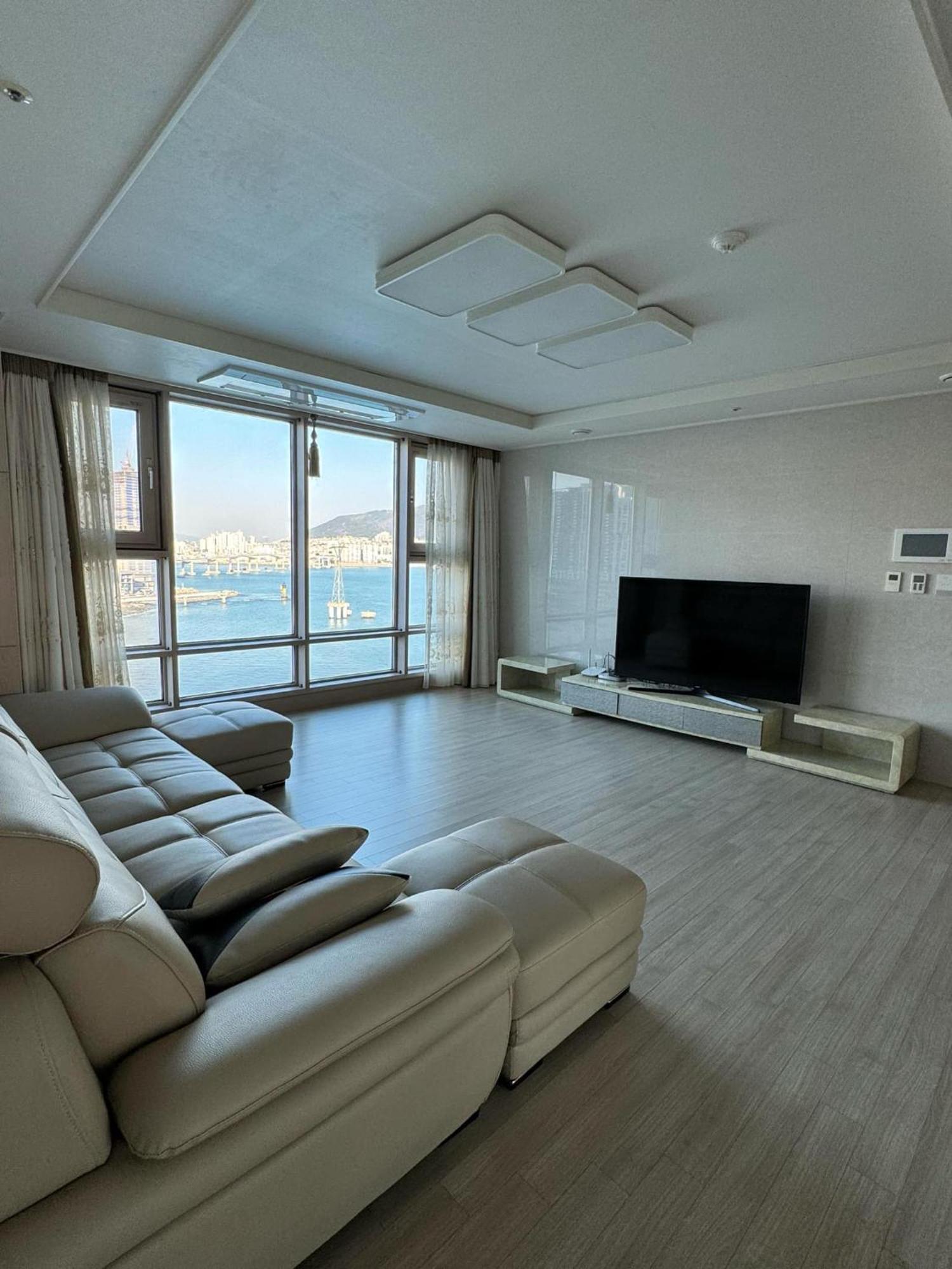 Luxury Ocean View Apartment ปูซาน ภายนอก รูปภาพ